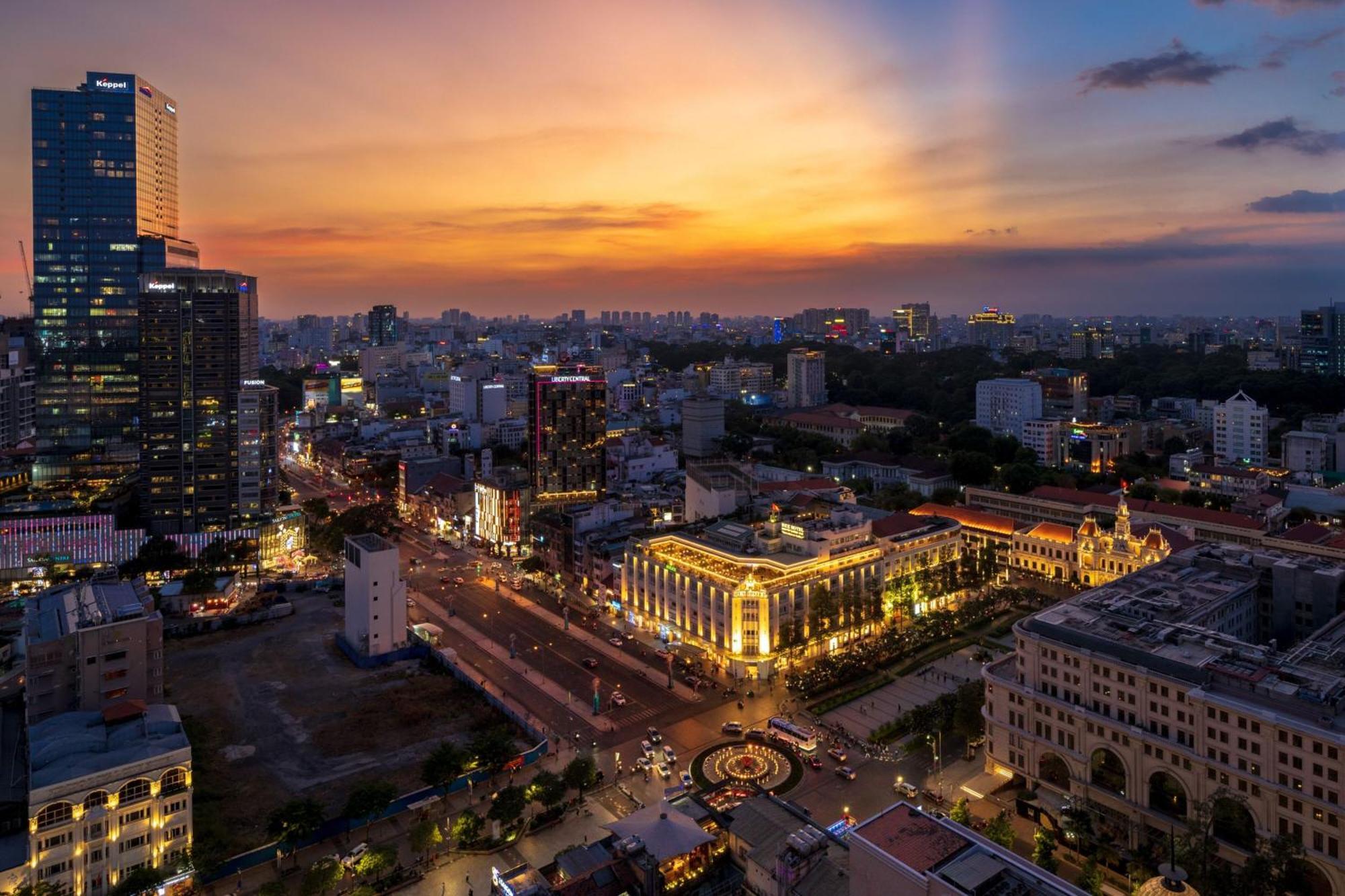 Sheraton Saigon Grand Opera Hotel Хошимин Экстерьер фото
