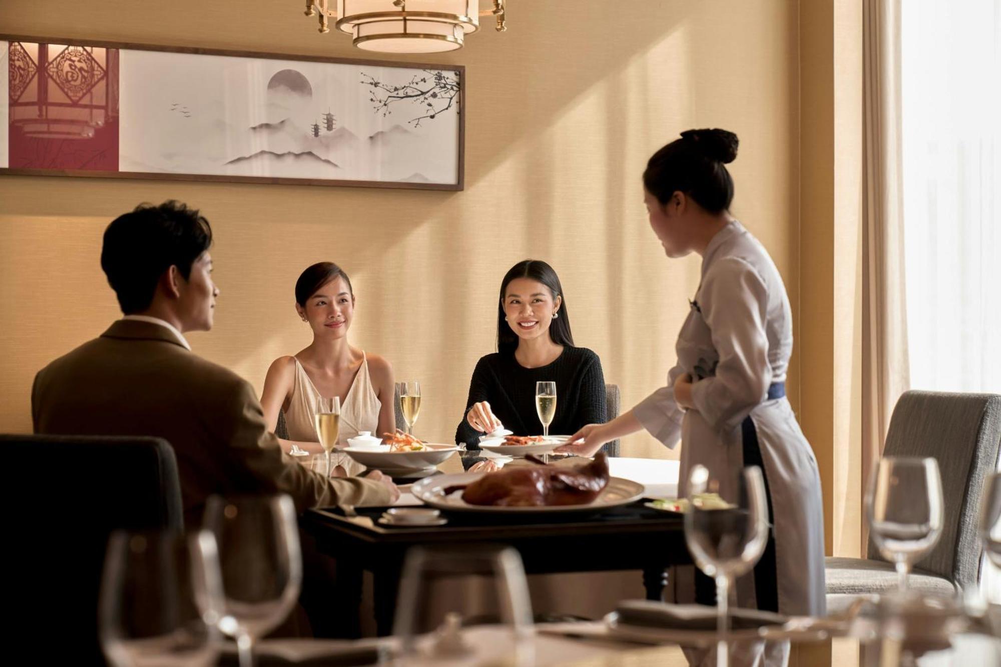 Sheraton Saigon Grand Opera Hotel Хошимин Экстерьер фото