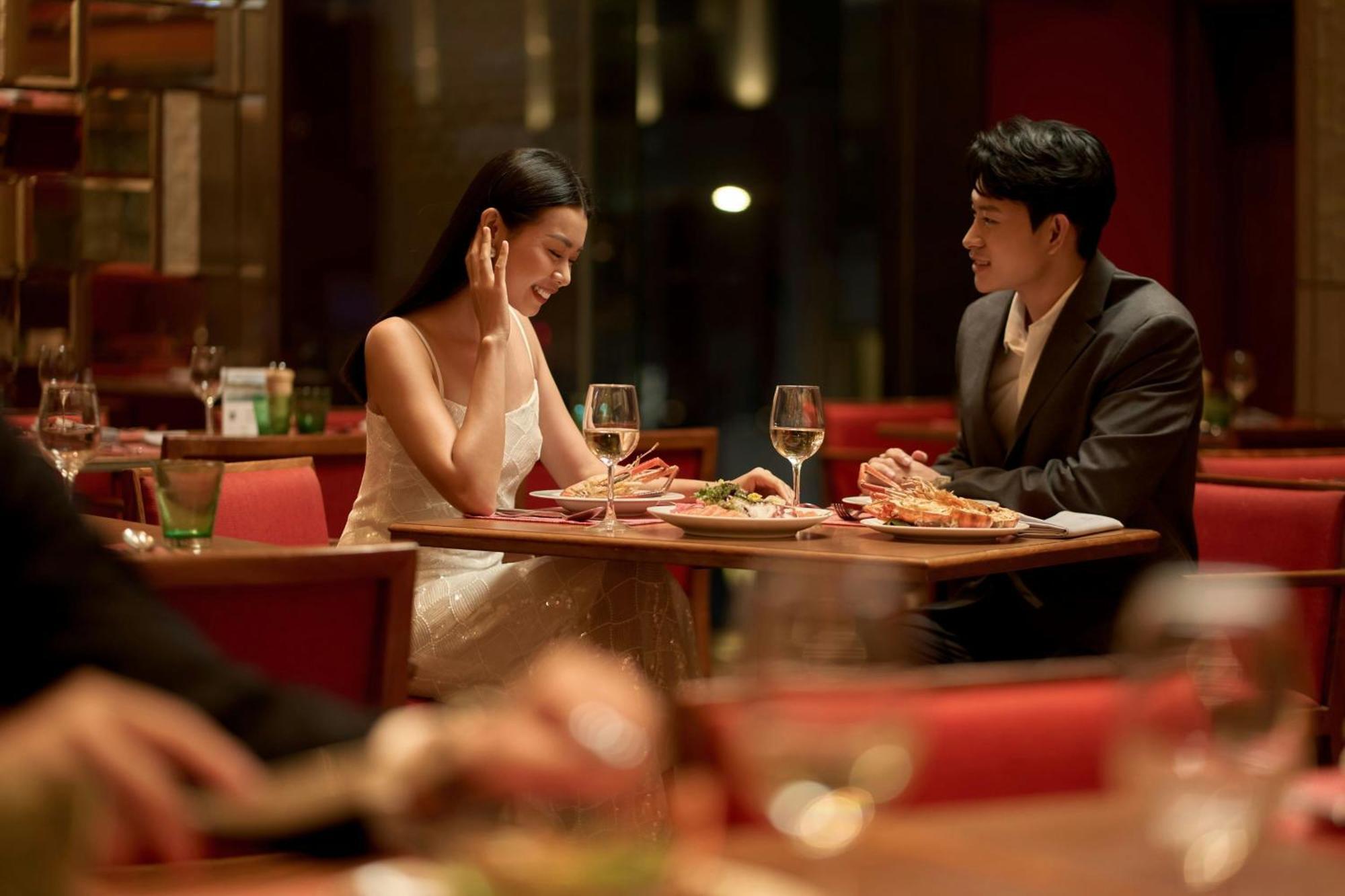 Sheraton Saigon Grand Opera Hotel Хошимин Экстерьер фото